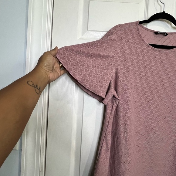 Bloomchic Women’s Mauve eyelet top - Size 10 - Picture 6 of 6